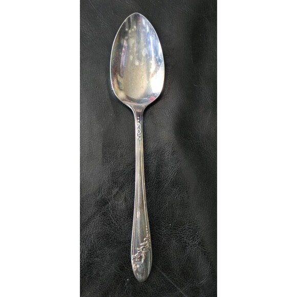 1 Vintage Oneida Community Tudor Queen Bess II Silver Plate 1946 Serving Spoon - Picture 1 of 11